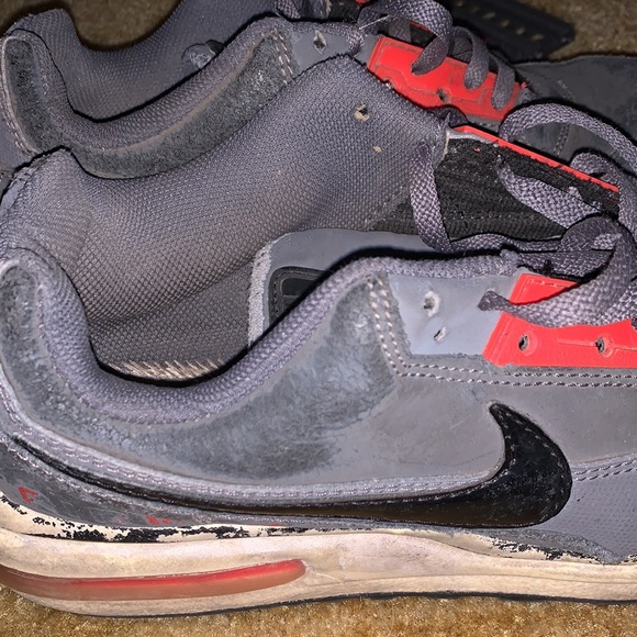 Used Nike air maxes. Had the pair for less than a year - Picture 4 of 5